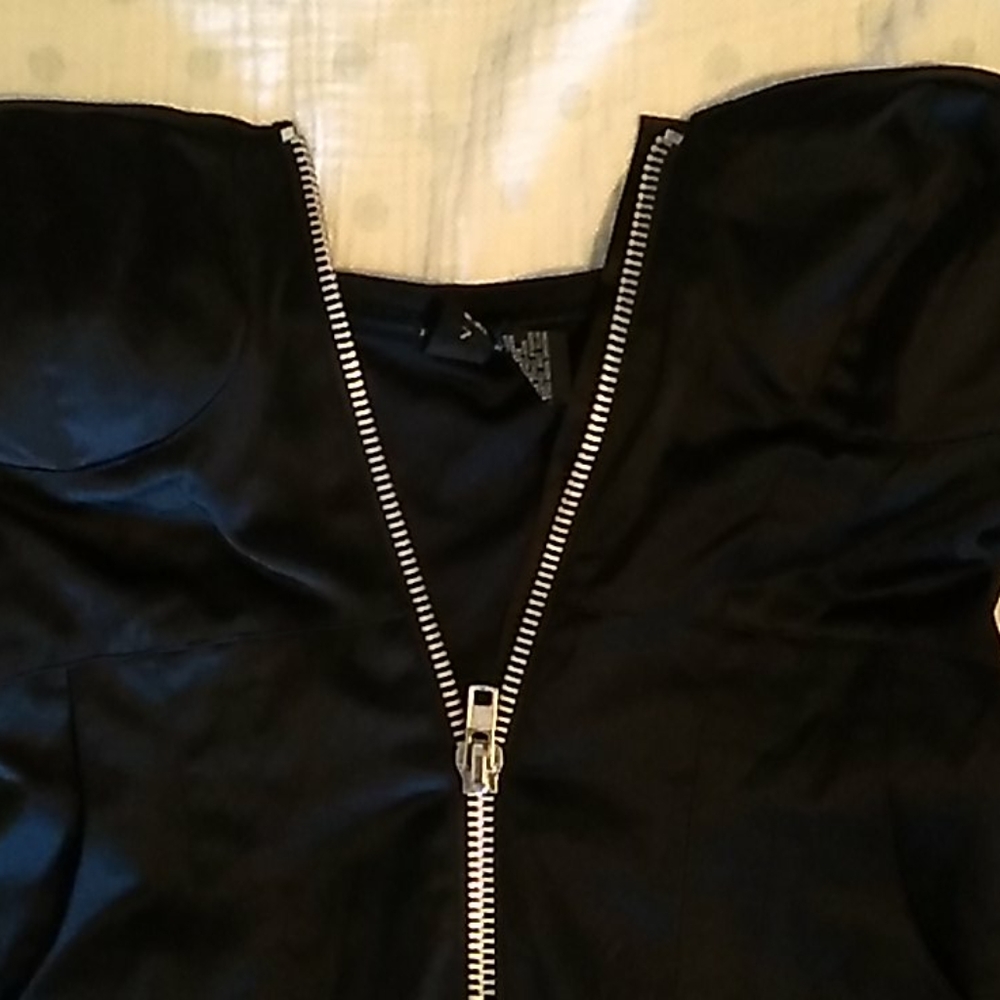 LOVE TEASE STRAPPLESS ZIPPER DRESS - Picture 4 of 5